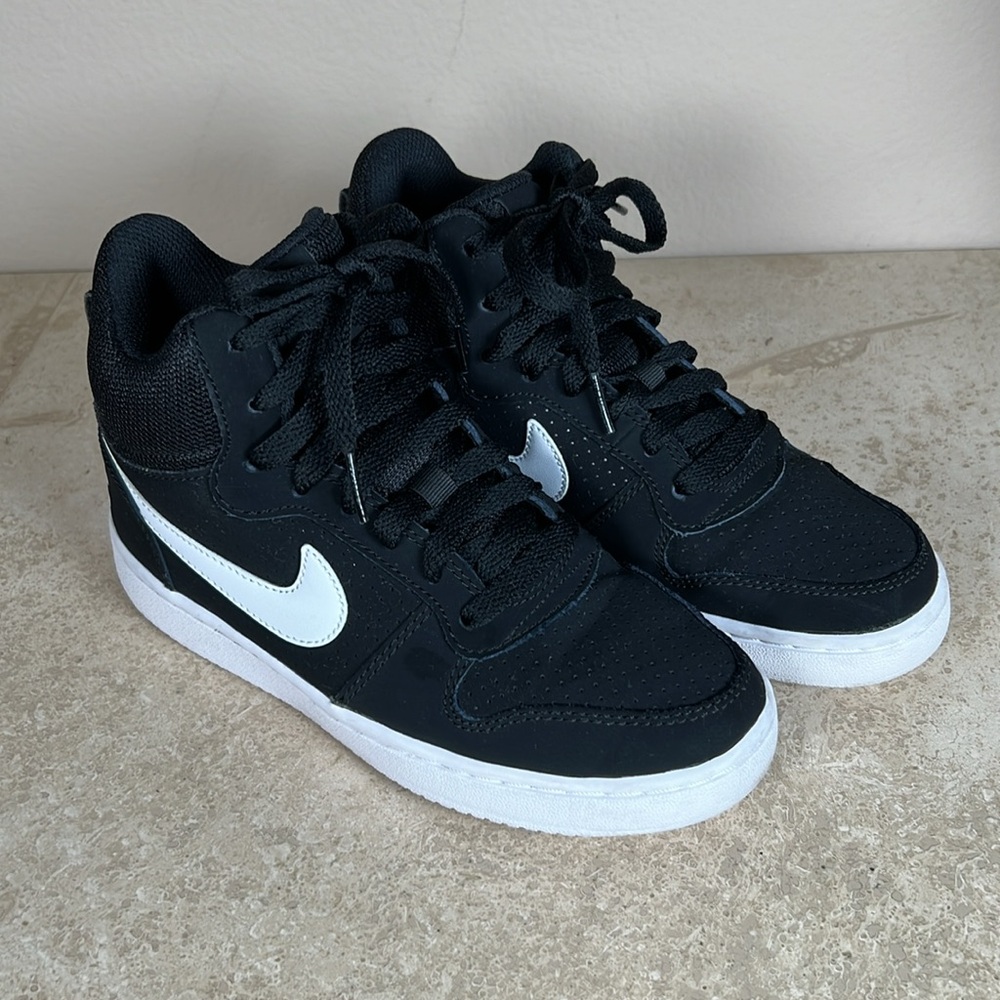 Nike Women’s Court Borough Mid 844906-010 Black White Basketball Sneakers Size 5